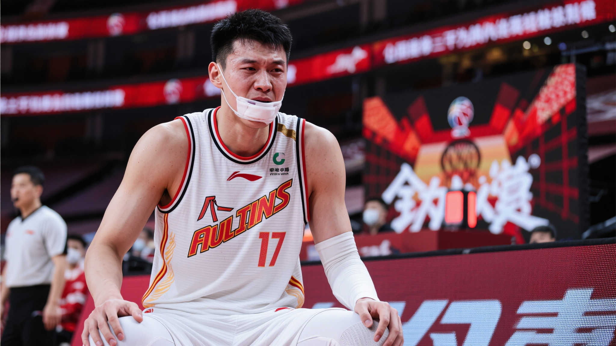 范子铭昨日发烧服药后病情好转 今晚将坚持带病上场